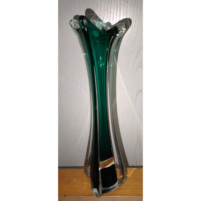 Mid-Century Modern Clear and Emerald Green Sommerso Murano Glass Vase, 1950s For Sale - Image 3 of 4