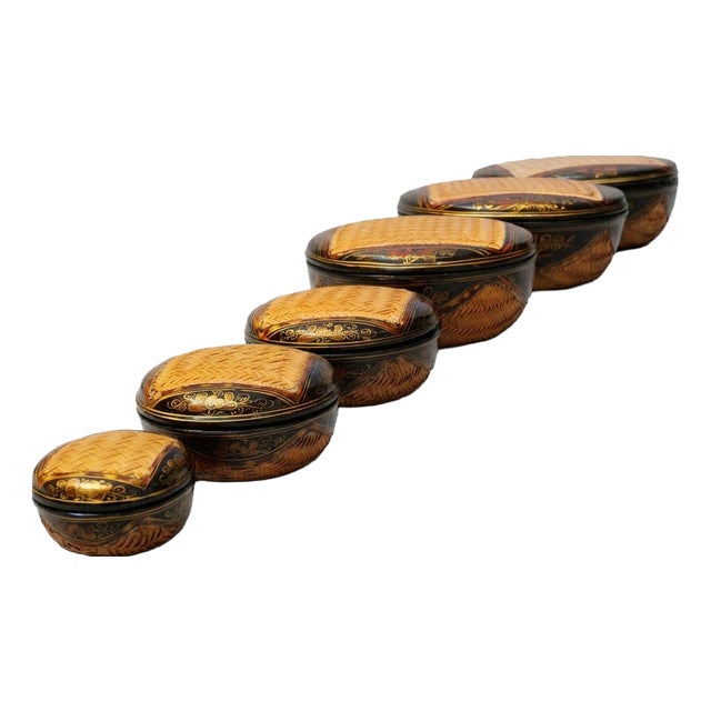 Mid-Century Nesting Boxes in Woven Bamboo and Polychrome Lacquer Indochinese Work, 1950s, Set of 6 For Sale