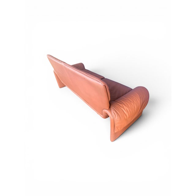 The De Sede DS 2011 sofa is a classic example of the outstanding Swiss craftsmanship and timeless design for which the...