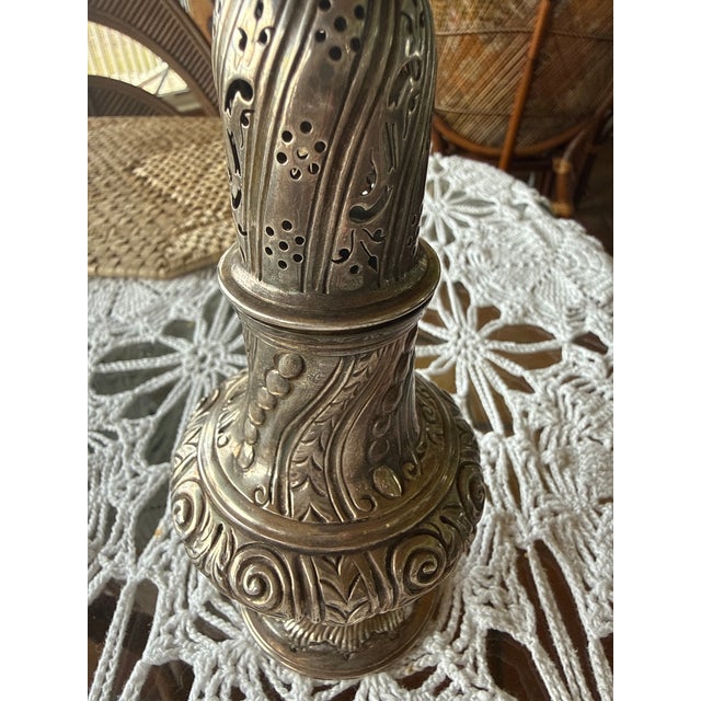 English Antique Edwardian Daniel & John Welby-London Sterling Repousse Mufineer For Sale - Image 3 of 8