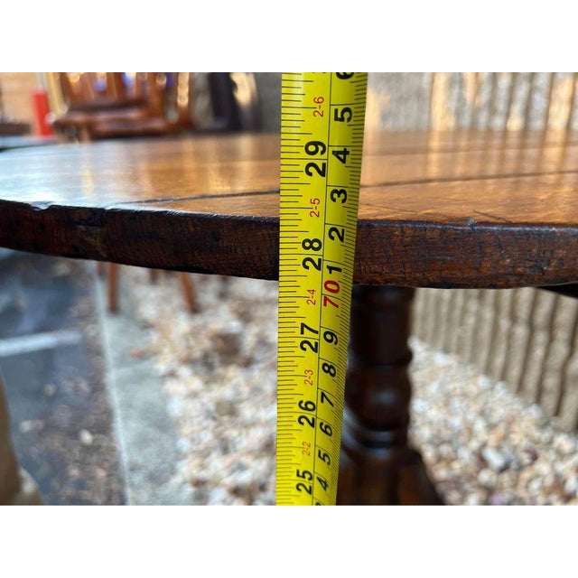 Antique Tiger Oak Duncan Phyfe Style Single Pedestal Round Table. For Sale - Image 9 of 11