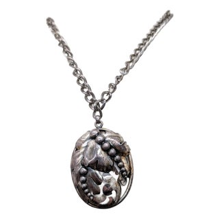 Vintage 1950s Signed Napier Silvertone Stylized Leaves Pendant Necklace For Sale