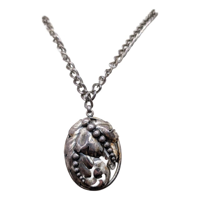 Vintage 1950s Signed Napier Silvertone Stylized Leaves Pendant Necklace For Sale