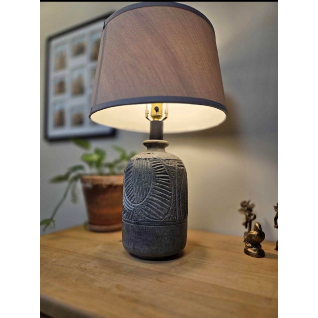 Postmodern Vintage 1980s Postmodern Carved Ceramic Table Lamp – Boho / Wabi Sabi Style For Sale - Image 3 of 4