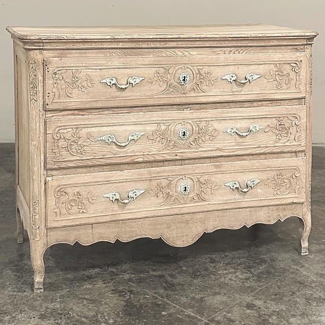 18th Century Country French Louis XV Commode in Stripped Oak For Sale - Image 4 of 17
