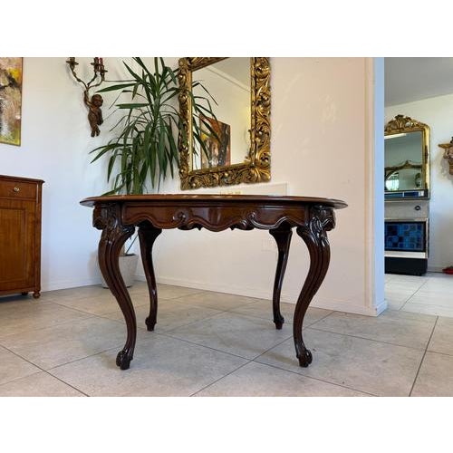 Original, exclusive Chippendale dining table. Dimensions: Height x Width x Depth 71 x 128 x 95 cm. Recently restored oval...