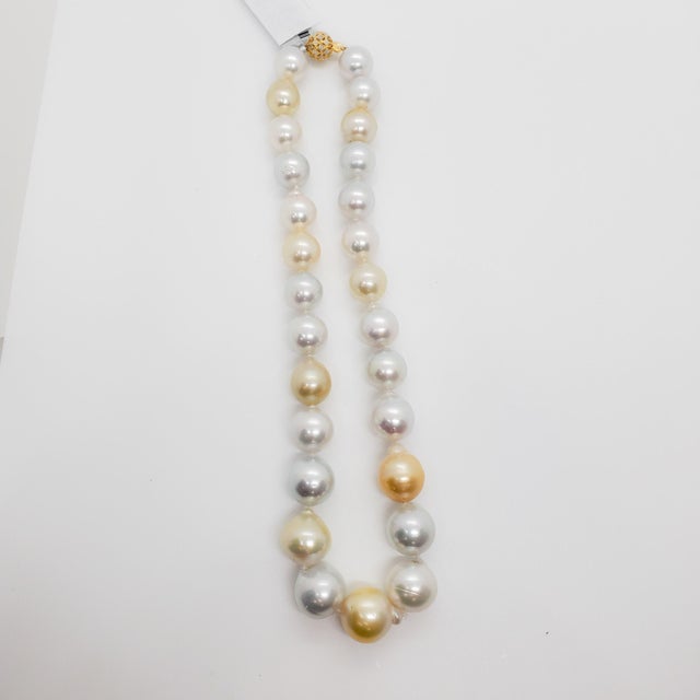 Contemporary Estate White and Yellow South Sea Pearl Necklace with Diamond Clasp For Sale - Image 3 of 11