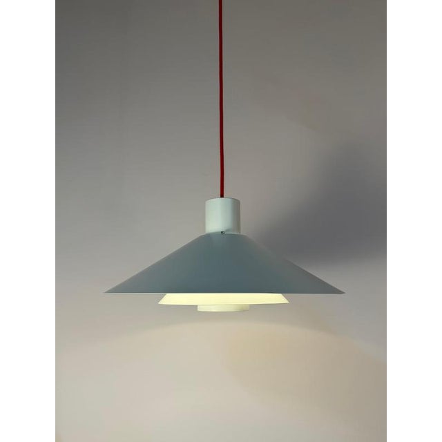 The striking geometry of the 1970s enters the living space with the Trapez louvered lamp. This design by Danish architect...