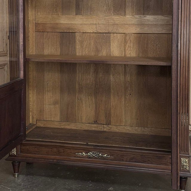 19th Century French Louis XVI Bookcase in Acajou Moucheté Mahogany For Sale - Image 17 of 18