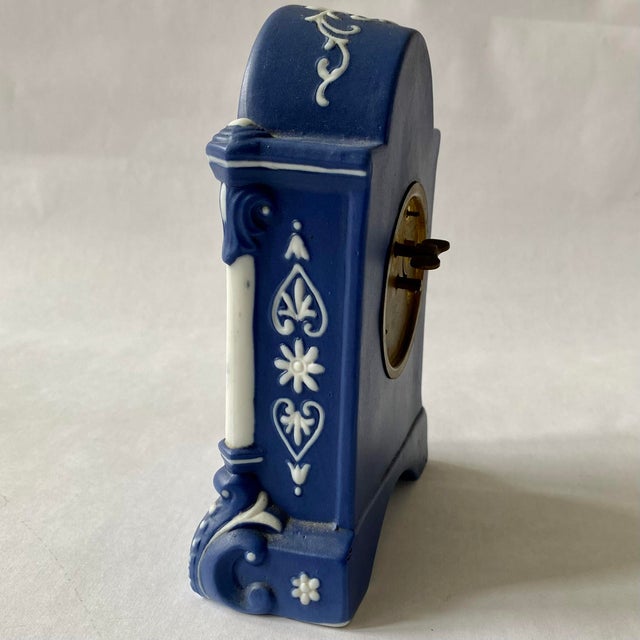 Early 20th Century Early 20th Century Periwinkle Blue Bisque Porcelain Clock From New Haven Clock Company For Sale - Image 5 of 11