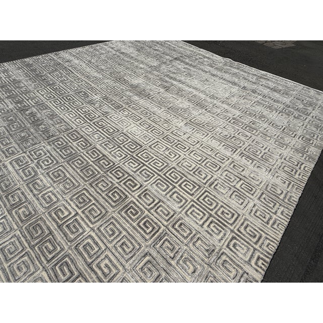 Gray 12ft 8in X 19ft 9in Decorator's Best Greek Key Merino Wool Area Rug For Sale - Image 8 of 17