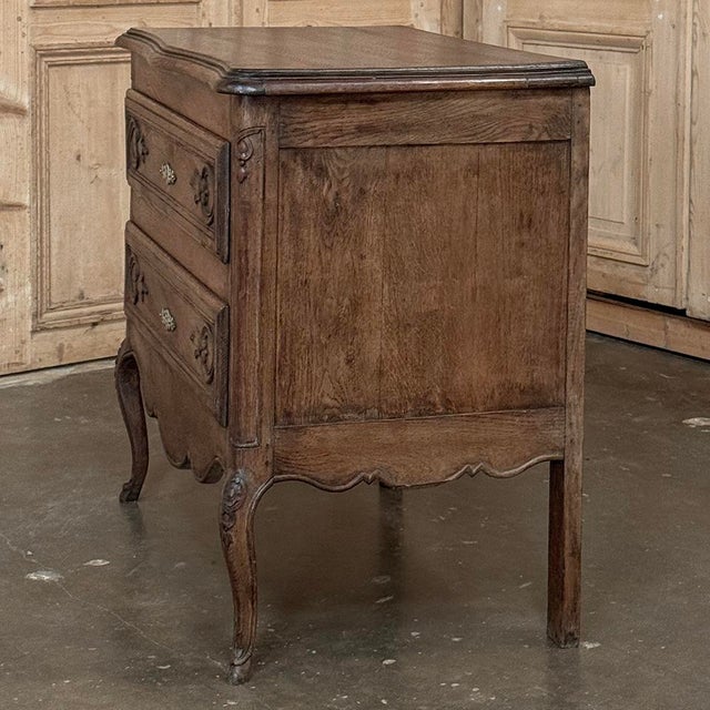 19th Century Louis XV Country French Oak Commode For Sale - Image 12 of 18
