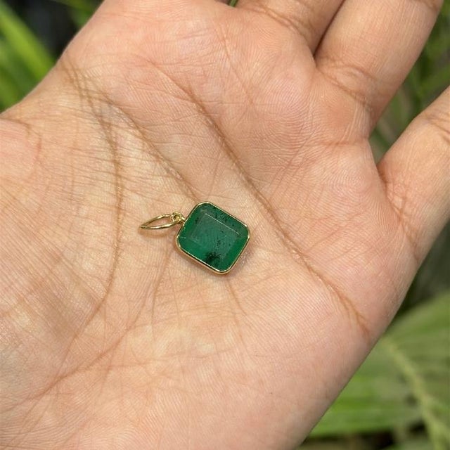 Art Deco Modernist 3.66ct Octagon Emerald Bezel Pendant in 14k Yellow Gold For Sale - Image 3 of 13