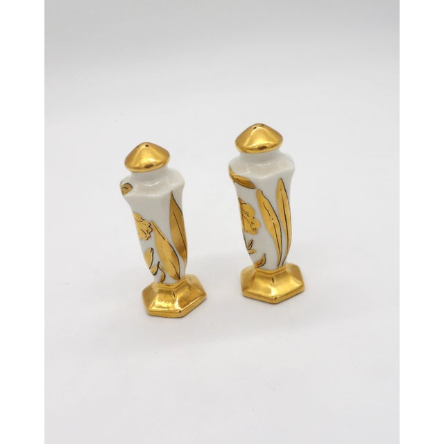 1920s Antique Stouffer Chicago "Golden Orchid" Salt & Pepper Shakers | Artist Signed B. Bales | 1920s-40s Hollywood Regency Porcelain For Sale - Image 5 of 8