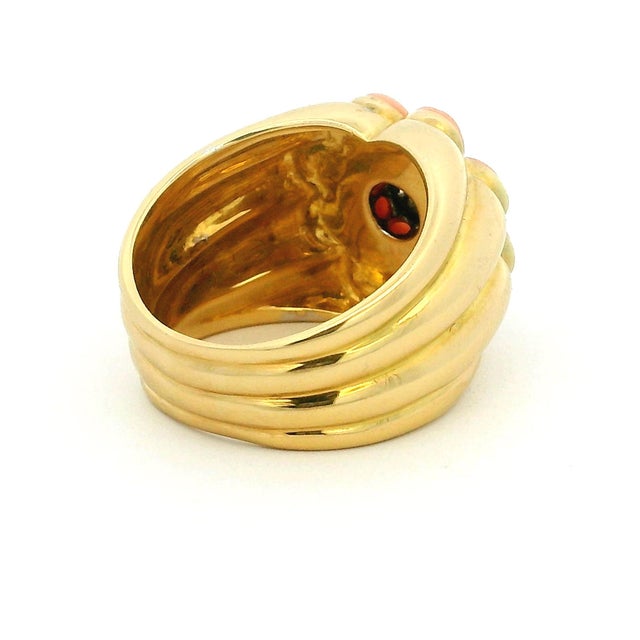 Vintage Italian Coral and Diamond Flower Ring in 18k Yellow Gold, Size 6 For Sale - Image 4 of 11