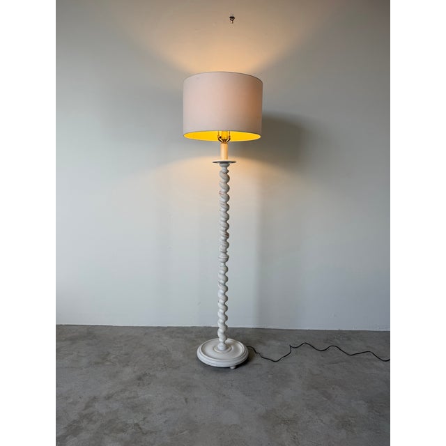 1970s 1970s Vintage Hollywood Regency White Twist-Carved Wood Floor Lamp For Sale - Image 5 of 12