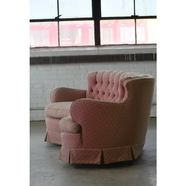 American 1940's Tufted Curved Sofa For Sale In New York - Image 6 of 10