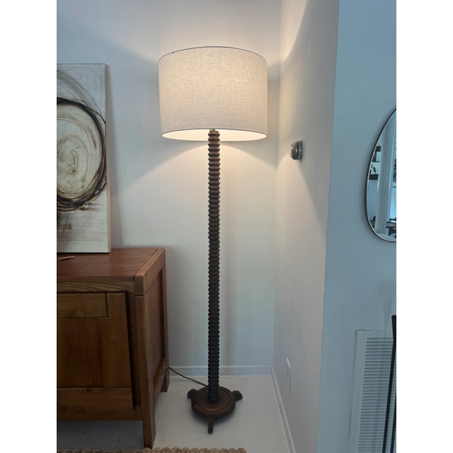 Corkscrew standing floor lamp, France 1940s, in the style of Charles Dudouyt. This wooden floor lamp is made of solid oak...