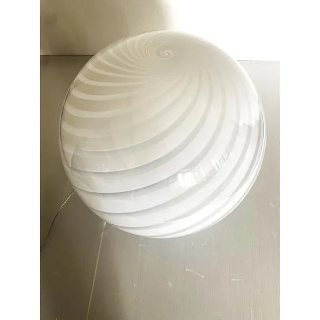 Murano Spiral White Murano Glass Table Lamp by Simoeng For Sale - Image 4 of 12