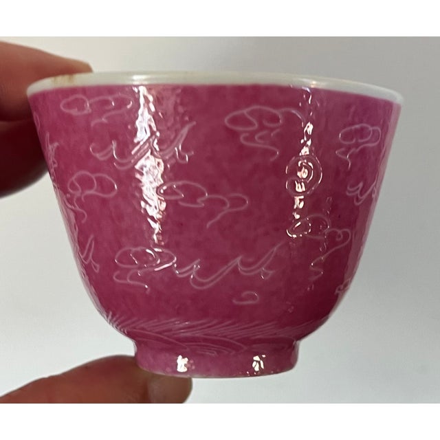 Antique 19th Century Late Qing Chinese Export Monochrome Pink Porcelain Tea Cup With Incised Sgraffito Decoration of Dragons in Clouds For Sale - Image 11 of 15