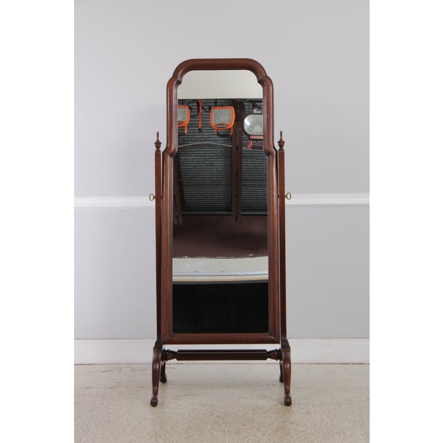 Age: C.1982 Details: Finish no.29 Mahogany High Quality Construction Queen Anne Legs & Pad Feet Traditional Style Solid...