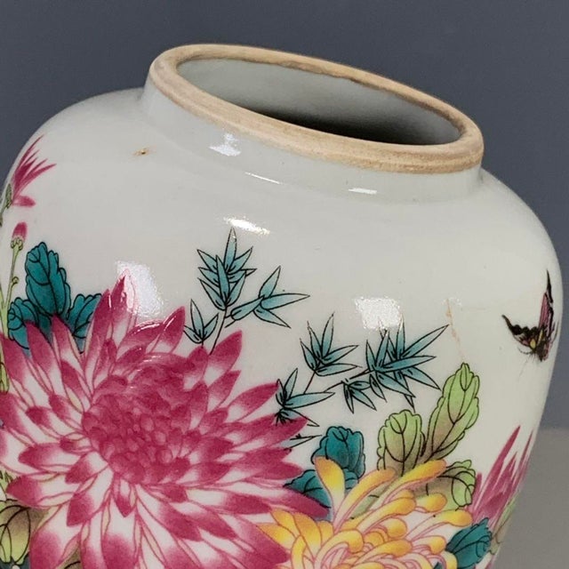 Vintage Famille Rose Porcelain Tea Jar With Lid – Chrysanthemum Motif, "Wan Yu" Mark For Sale In Los Angeles - Image 6 of 9