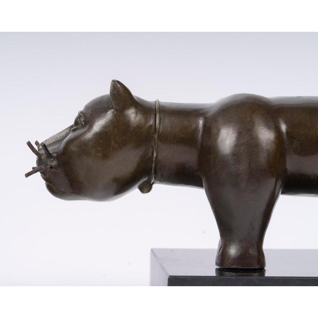 Bronze sculpture of a cat, marble base, after Fernando Botero, 20th century. Sculpture after Fernando Botero, sculpture in...
