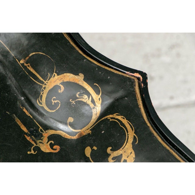 19th Century Polychrome Black Lacquer Tole Tray Table For Sale In New York - Image 6 of 8