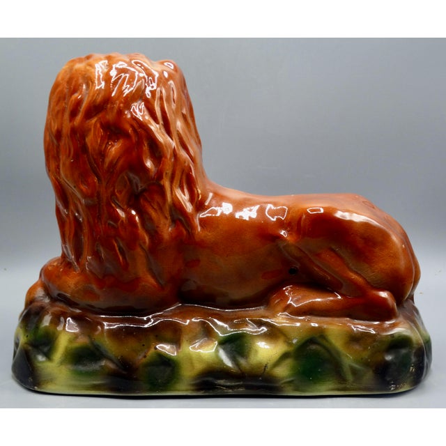 Glass 19th-Century English Staffordshire Lion Statue For Sale - Image 7 of 13