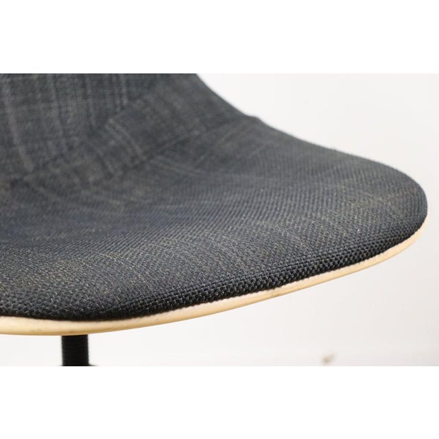 Black Adjustable Swivel Chair in Fiberglass by Charles and Ray Eames for Herman Miller, 1960s For Sale - Image 8 of 18