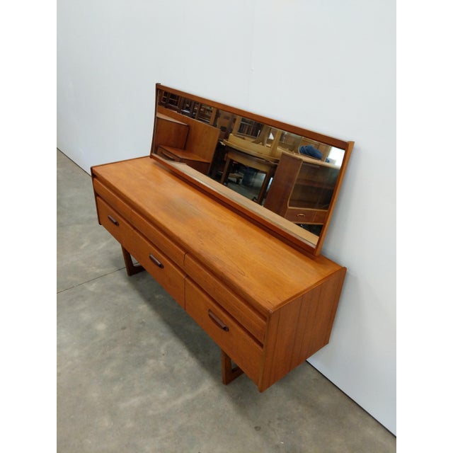 1960s Vintage Mid Century Modern Teak Dressing Table / Dresser With Mirror by William Lawrence For Sale - Image 5 of 11