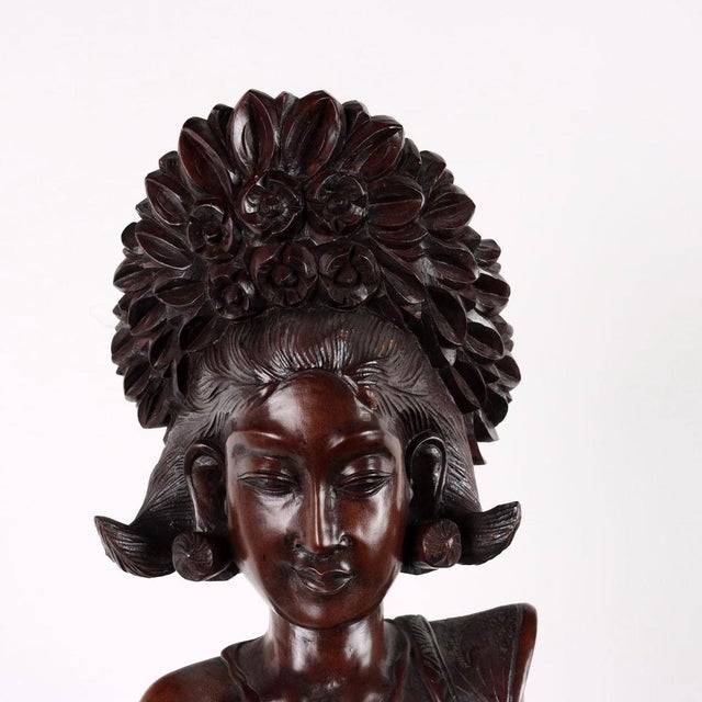Antique Female Figure in Wood, Indonesia, 20th Century For Sale - Image 3 of 14