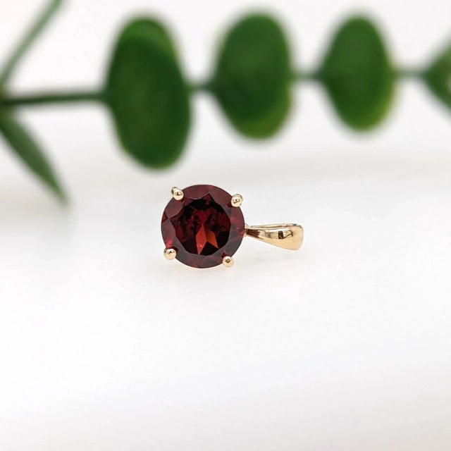 2.2ct Red Garnet Solitaire Pendant in Solid 14K Yellow Gold Round 8mm For Sale - Image 4 of 8