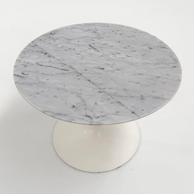 Mid-Century Modern Low Tulip Side Table in Marble by Eero Saarinen for Knoll, 1970s For Sale - Image 3 of 8