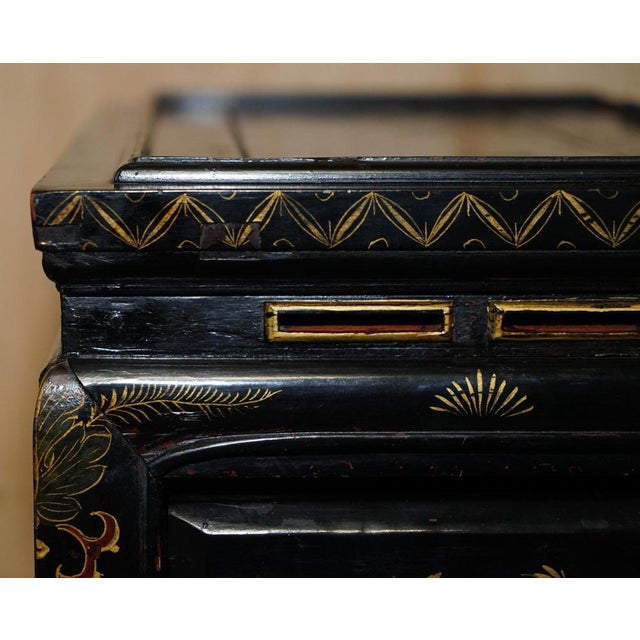 Late 19th Century Antique Victorian Chinese Lacquered Side Table, 1880 For Sale - Image 5 of 18