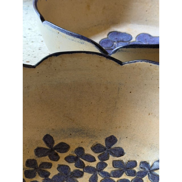 Hand-Thrown Ceramic Bowls with Scalloped Rim and Hydrangea Motif, 1980s, Set of 2 For Sale - Image 11 of 16