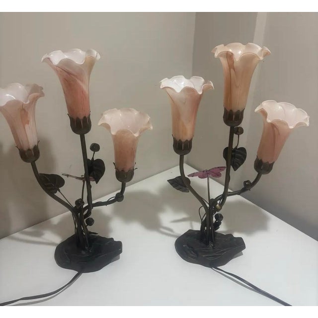 French Vintage Table Lamps Pink Glass Tulip Flowers Bronze Butterflies Dale Tiffany Style Pair For Sale - Image 3 of 11
