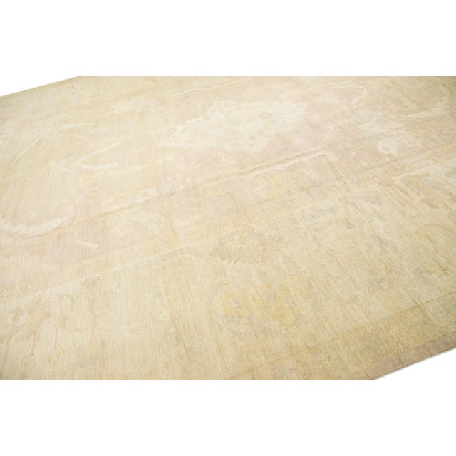2010s Ovesize Modern Oushak Beige Wool Rug With Floral Design For Sale In New York - Image 6 of 7