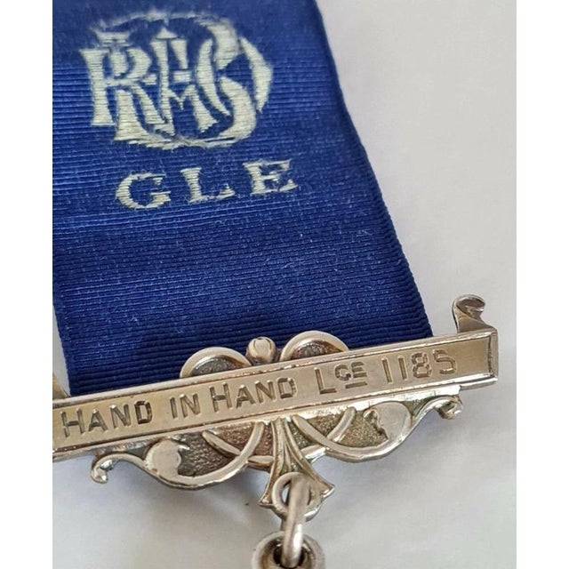 1920s Vintage Sterling Silver Masonic Presentation Medallion from Cashmore & Co, 1927 For Sale - Image 5 of 11