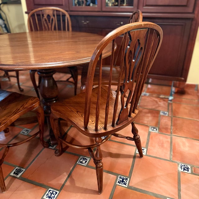 1970s Vintage Nichols & Stone Oak Round Oval Dining Table Windsor Chairs 7p Set For Sale - Image 5 of 17