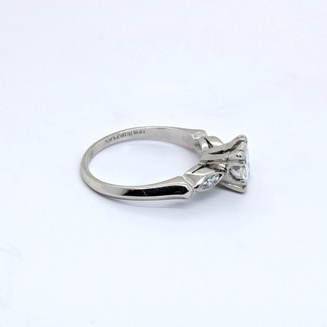 Contemporary 0.8ct Natural Round & Marquise Diamond Engagement Ring in Platinum - Size 6 For Sale - Image 3 of 8