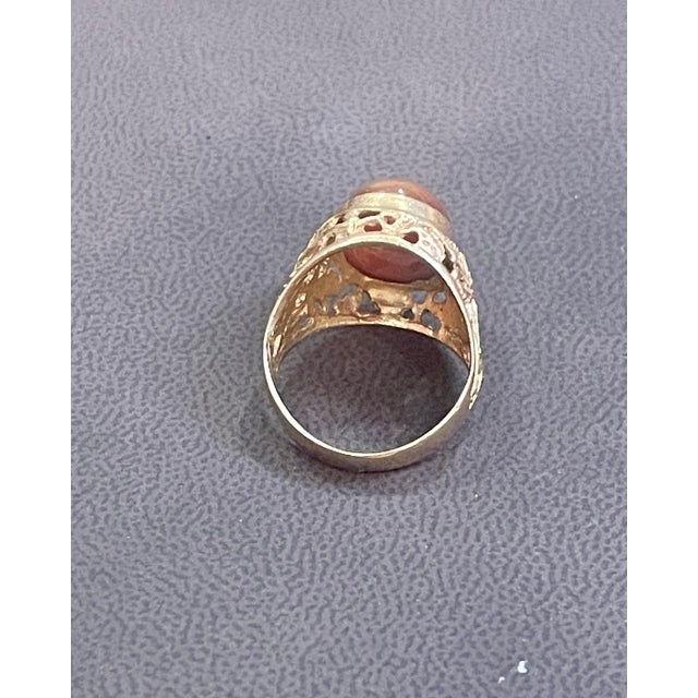 7 Carat Jasper Cabochon 18 Karat Yellow Gold Classic Wide Ring For Sale - Image 4 of 8