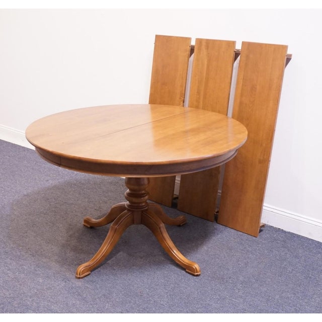 Brown Thomasville Furniture Post Road Collection Solid Hard Rock Maple Colonial Early American 85" Pedestal Dining Table 750-64 For Sale - Image 8 of 13