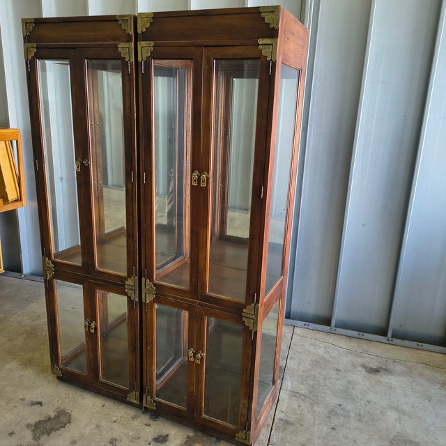 Contemporary Vintage Thomasville Lighted Curio Cabinets, A Pair For Sale - Image 3 of 7