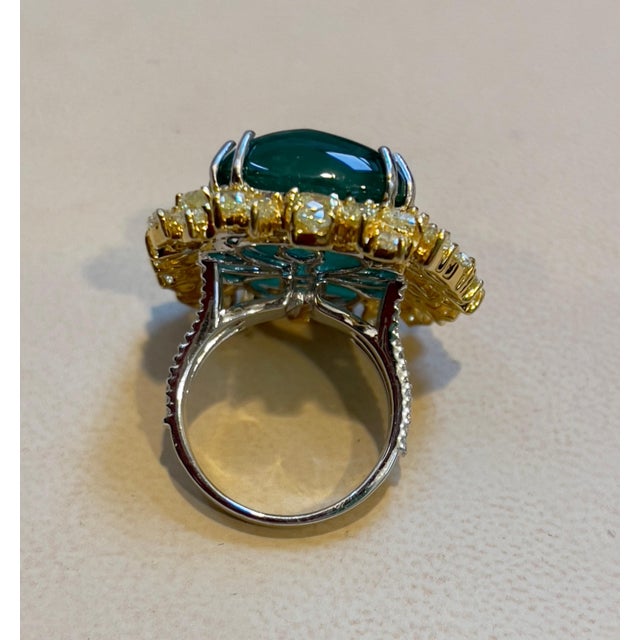 Emerald 27.89 Ct Natural Colombian Emerald Cabochon & 5.73 Ct Yellow Diamond Ring 18 Kt, Size 6 For Sale - Image 8 of 18