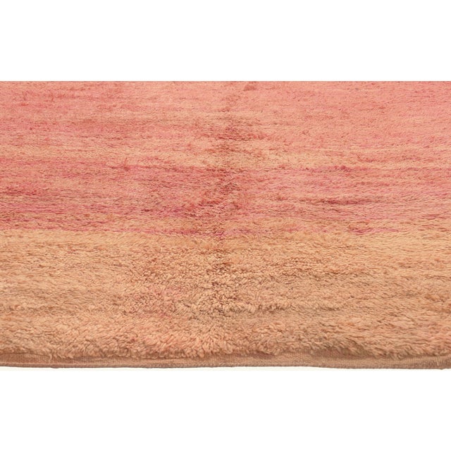Berber Tribes of Morocco Vintage Beni Mrirt Moroccan Rug, 05'05 X 09'00 For Sale - Image 4 of 10