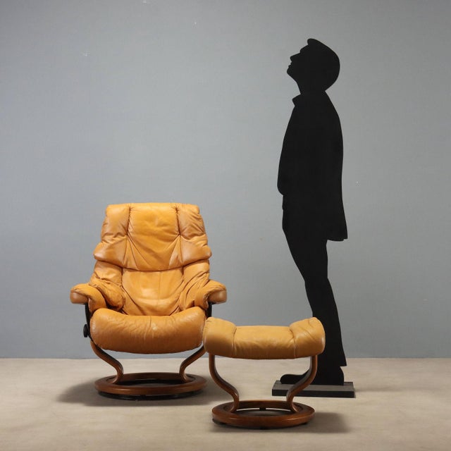 Armchair produced in the 1980s by Ekornes, an example of Scandinavian design that combines comfort and functionality. Made...