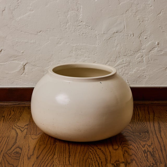 1960s Large Ceramic Planter Attributed to John Follis for Architectural Pottery. Executed in matte white glazed ceramic. A...