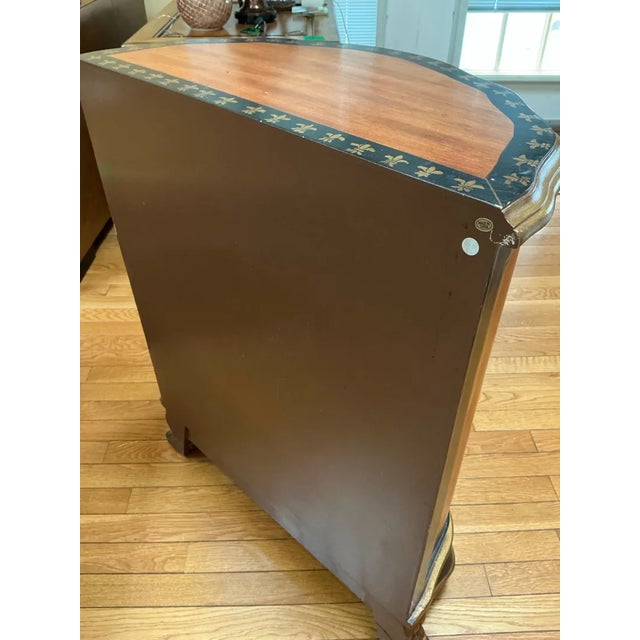 French-Inspired Reproduction Demilune Cabinet With Gold Fleur-De-Lis Motif For Sale In Baltimore - Image 6 of 6