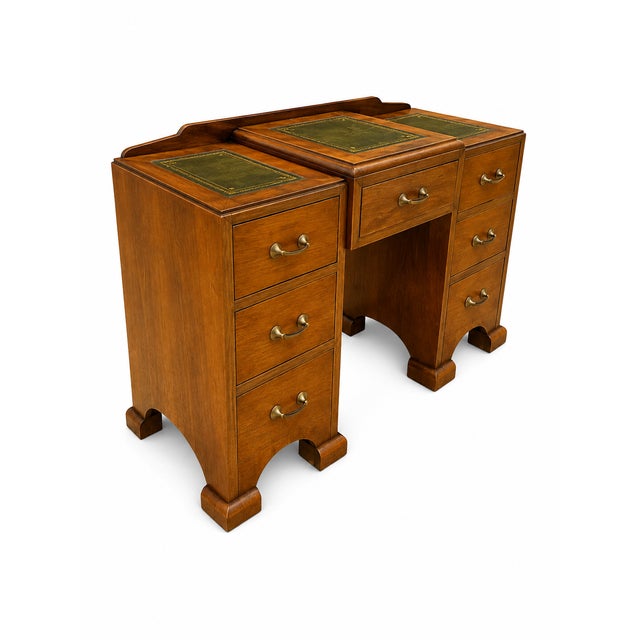 Small English-style secretary desk with drawers. from the 1960s/70s. Dimensions: Height 70 cm, Length 101 cm, Depth 41 cm....